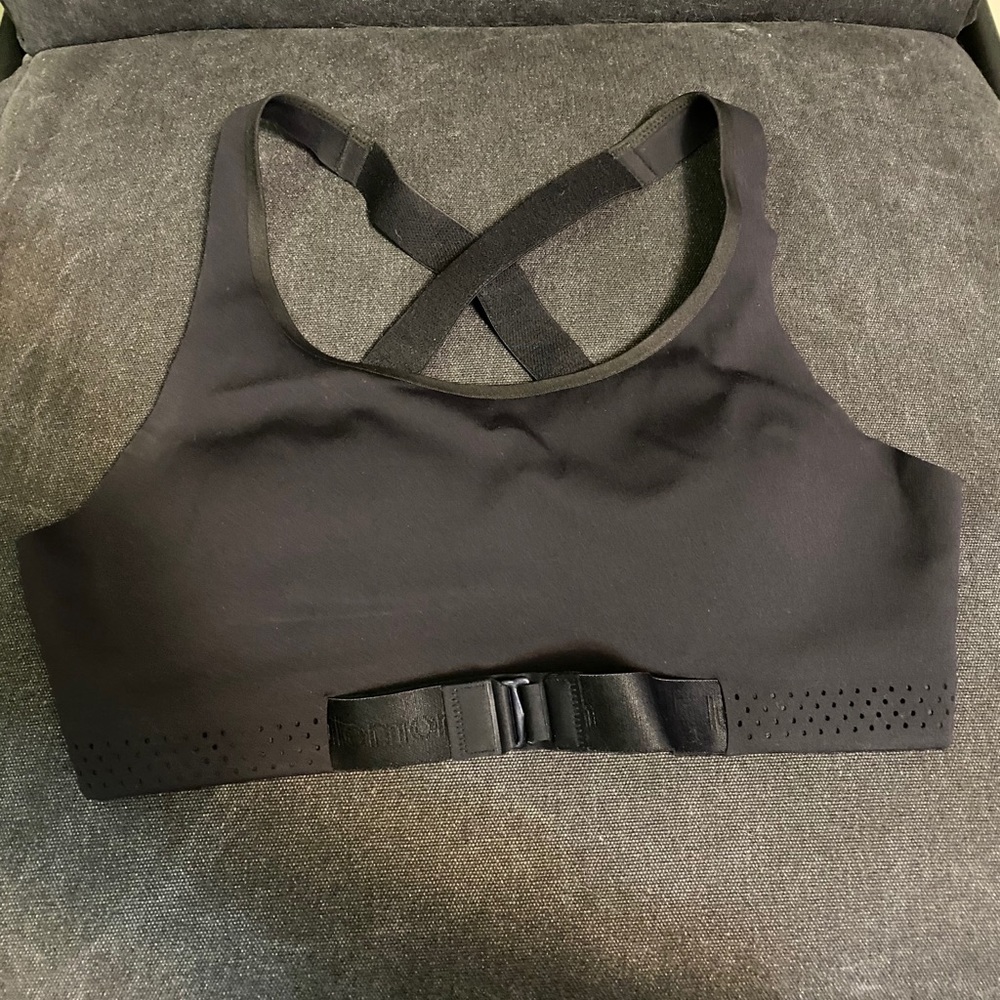 Lululemon Sports bra. Size 6. Black.